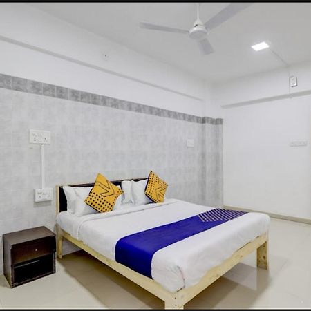 Hotel Nexus Surat Zewnętrze zdjęcie