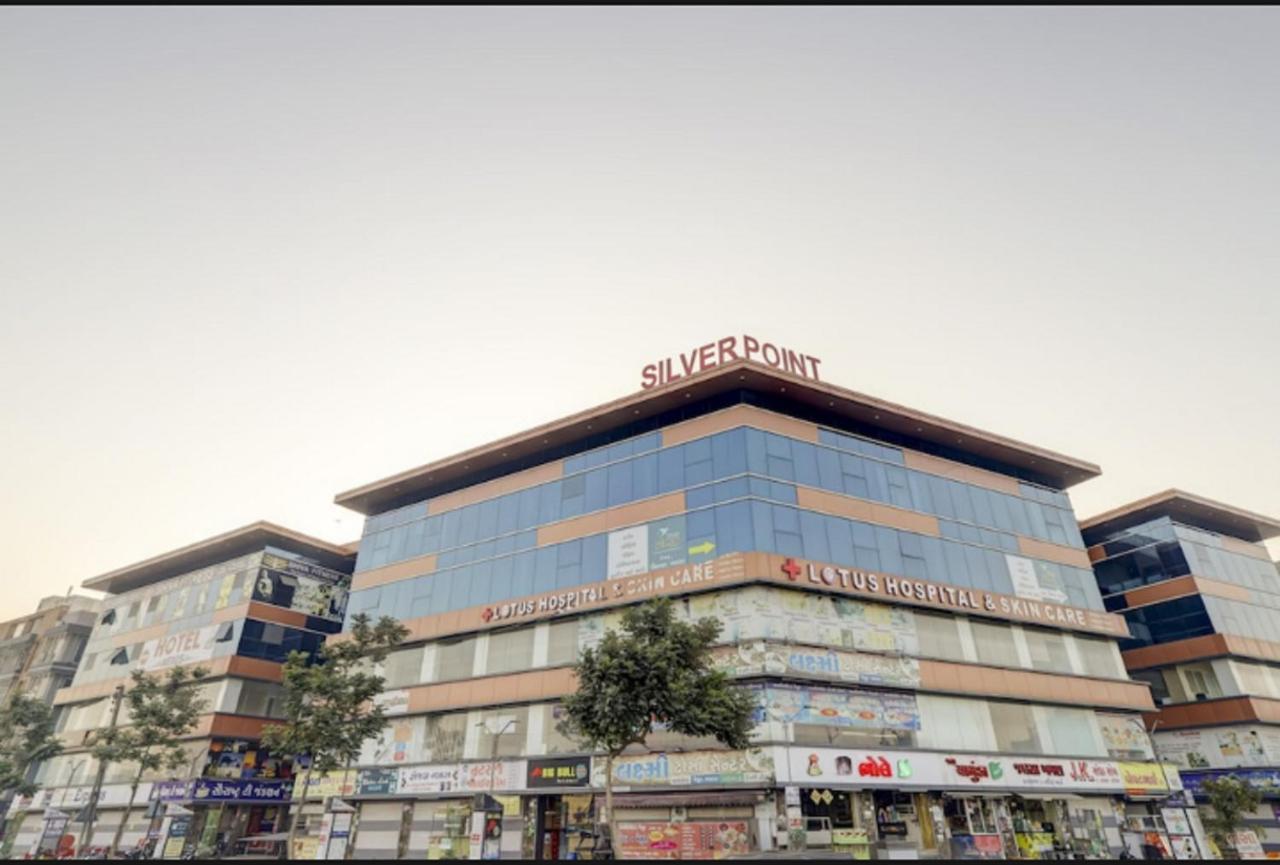 Hotel Nexus Surat Zewnętrze zdjęcie